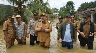 Pj Bupati Sarolangun Kunjungi Korban Banjir di Mandiangin