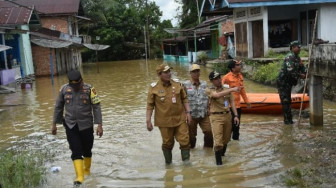 Pj Bupati Sarolangun Tinjau Lokasi Banjir di Kecamatan Pauh