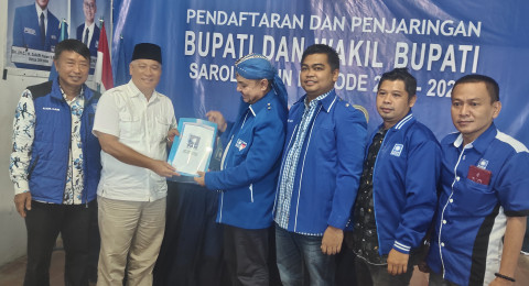 H Adnan Antarkan Formulir sebagai Calon Bupati Sarolangun periode 2024-2029, ke Rumah DPD PAN Kabupaten Sarolangun.